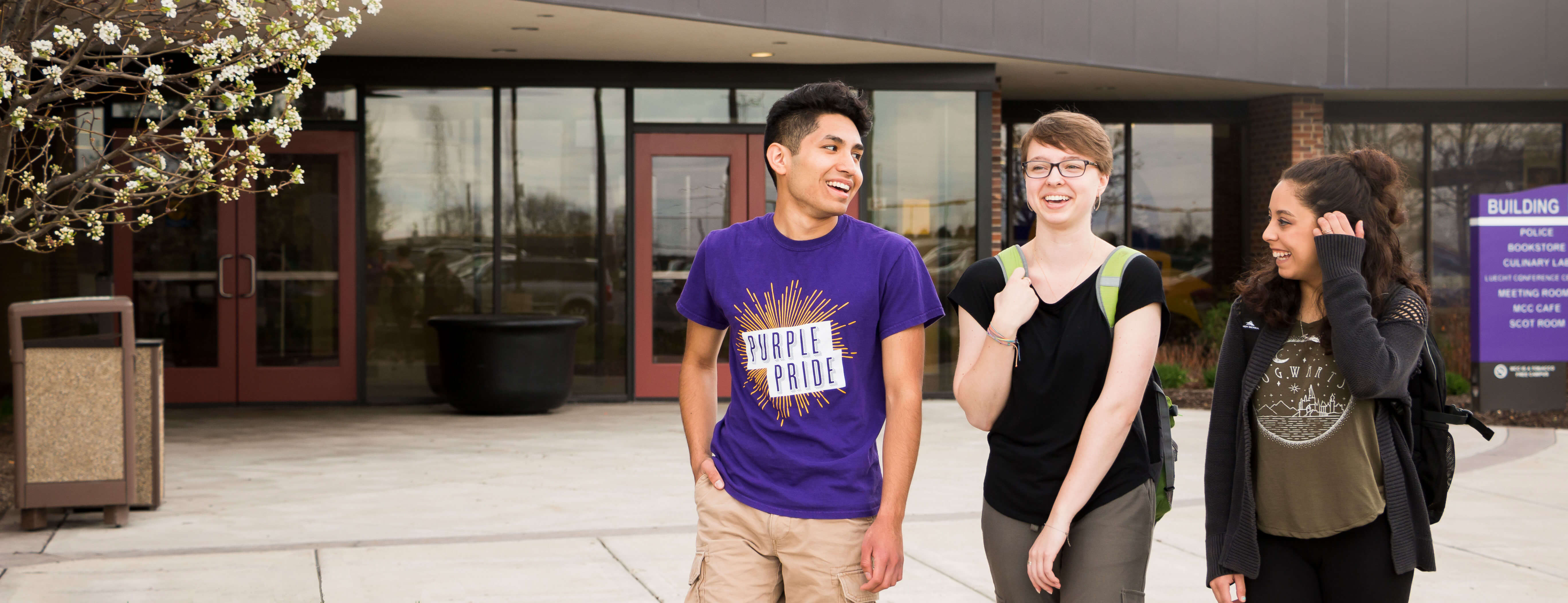 Need image of student success center with students