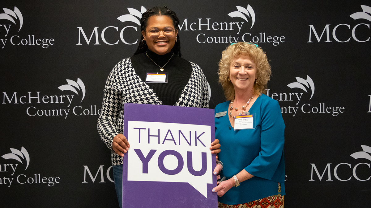 A student poses with faculty member, Sherry Ridge at the 2023 donor recipient breakfast